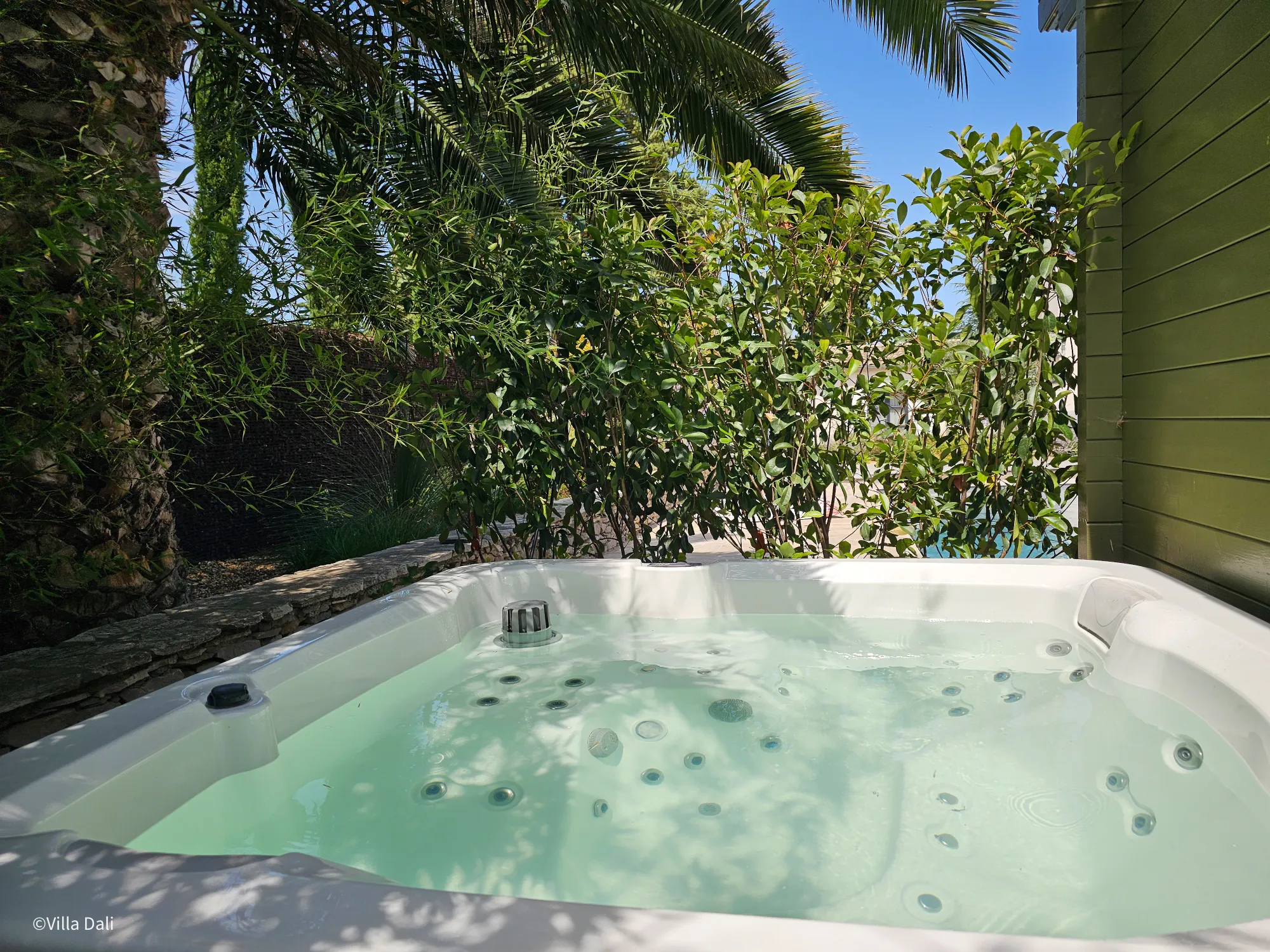 Villa Dali jacuzzi